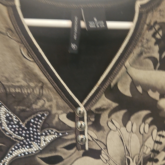 New Directions Black and Tan Graphic 3/4 Sleeve Blouse - Picture 6 of 7